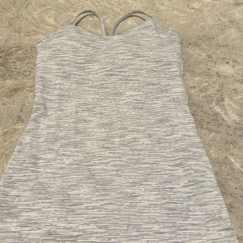Lululemon tank size 4
